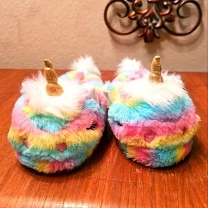 Very cute girl slippers! Size 5-6. Worn once!